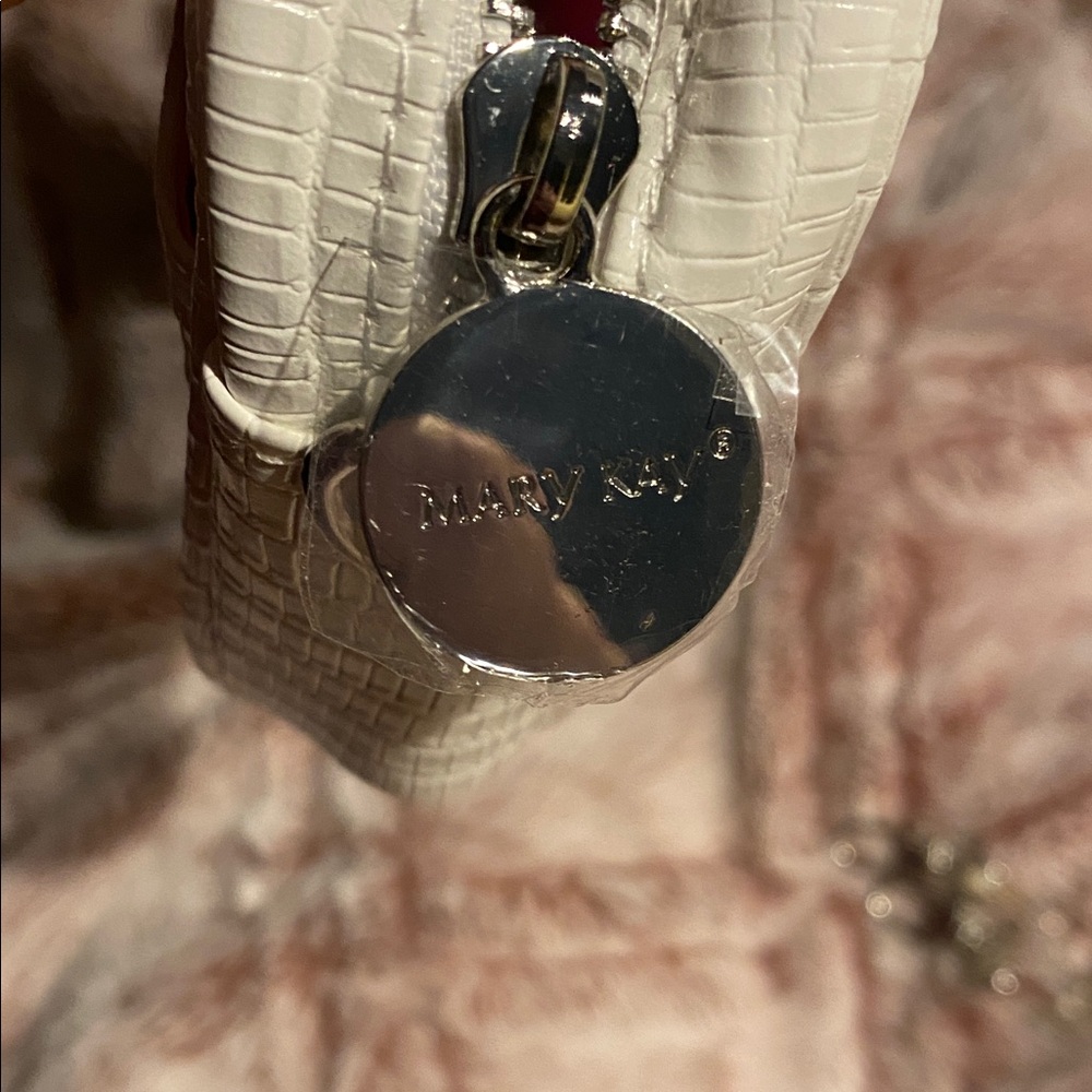 Mary Kay Chic White Croc-Embossed  Handbag Bag - Picture 2 of 5